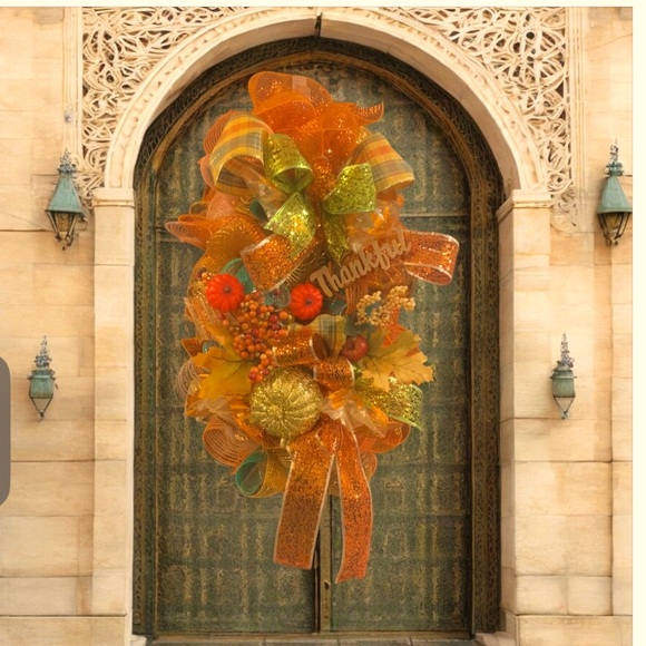 WREATH FALL HANDCRAFTED SWAG STYLE SPRUCE UP YOUR DOOR, ENTRYWAY 17” WIDE 33” H - Picture 2 of 9